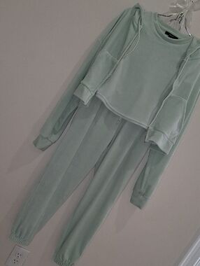 Forever 21 Mint Green Velour Lounge Set - Crop Hoodie & Joggers